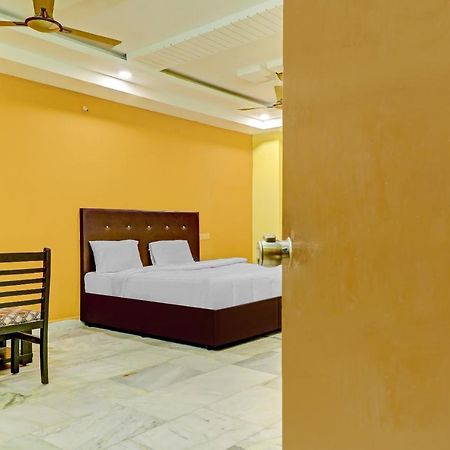Oyo 81589 Aruna Dwraka Homes Hyderabad Eksteriør bilde