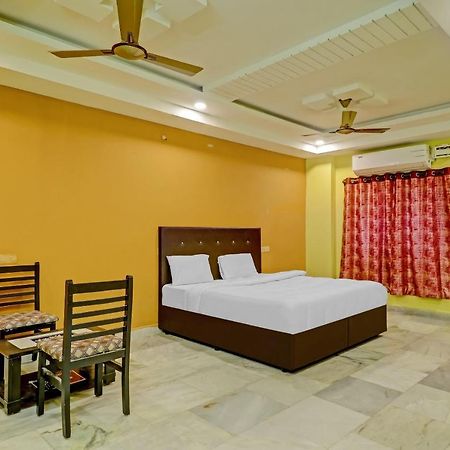 Oyo 81589 Aruna Dwraka Homes Hyderabad Eksteriør bilde
