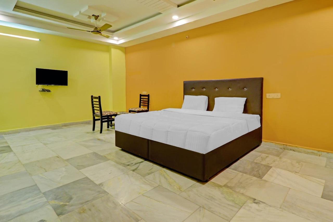 Oyo 81589 Aruna Dwraka Homes Hyderabad Eksteriør bilde