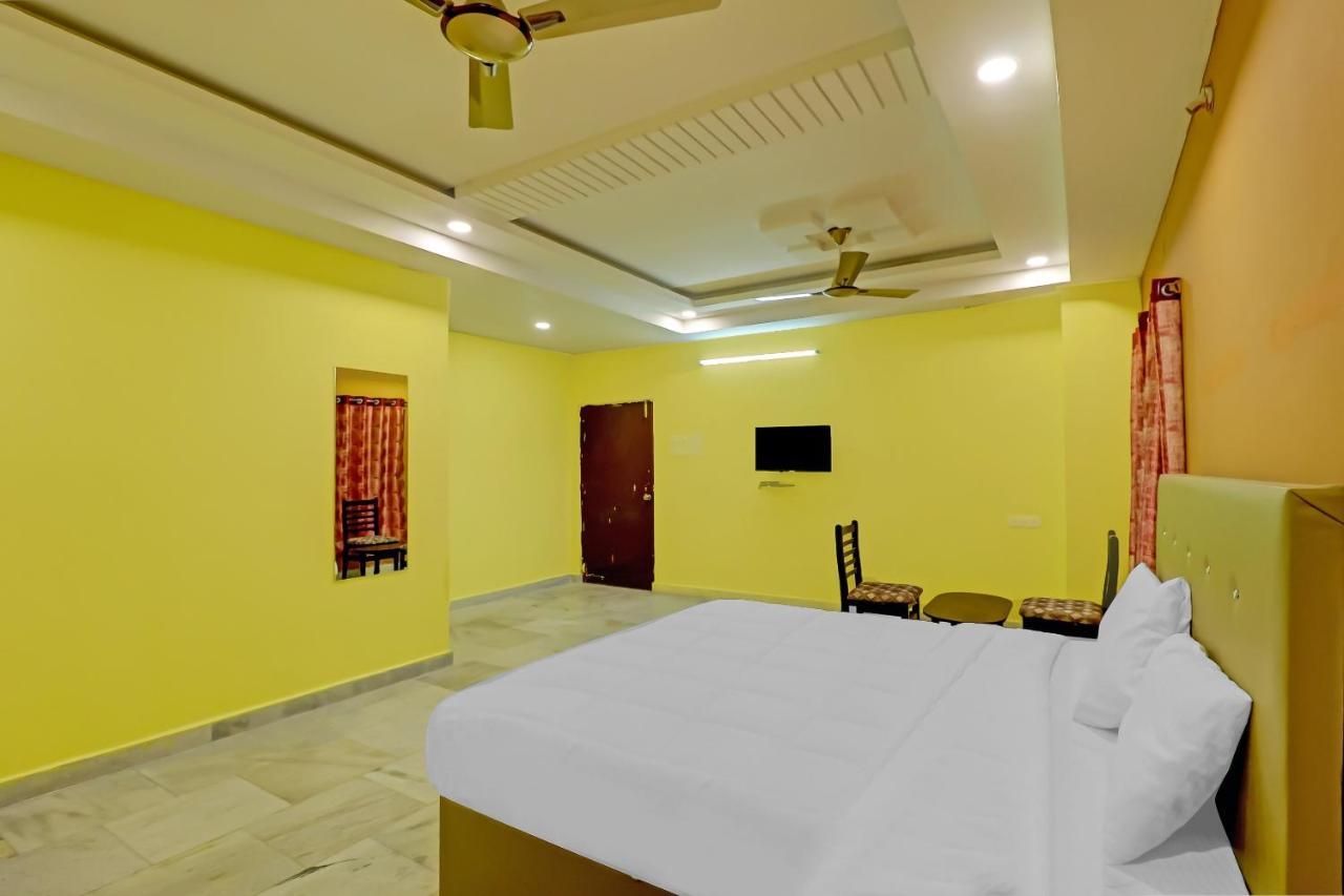 Oyo 81589 Aruna Dwraka Homes Hyderabad Eksteriør bilde