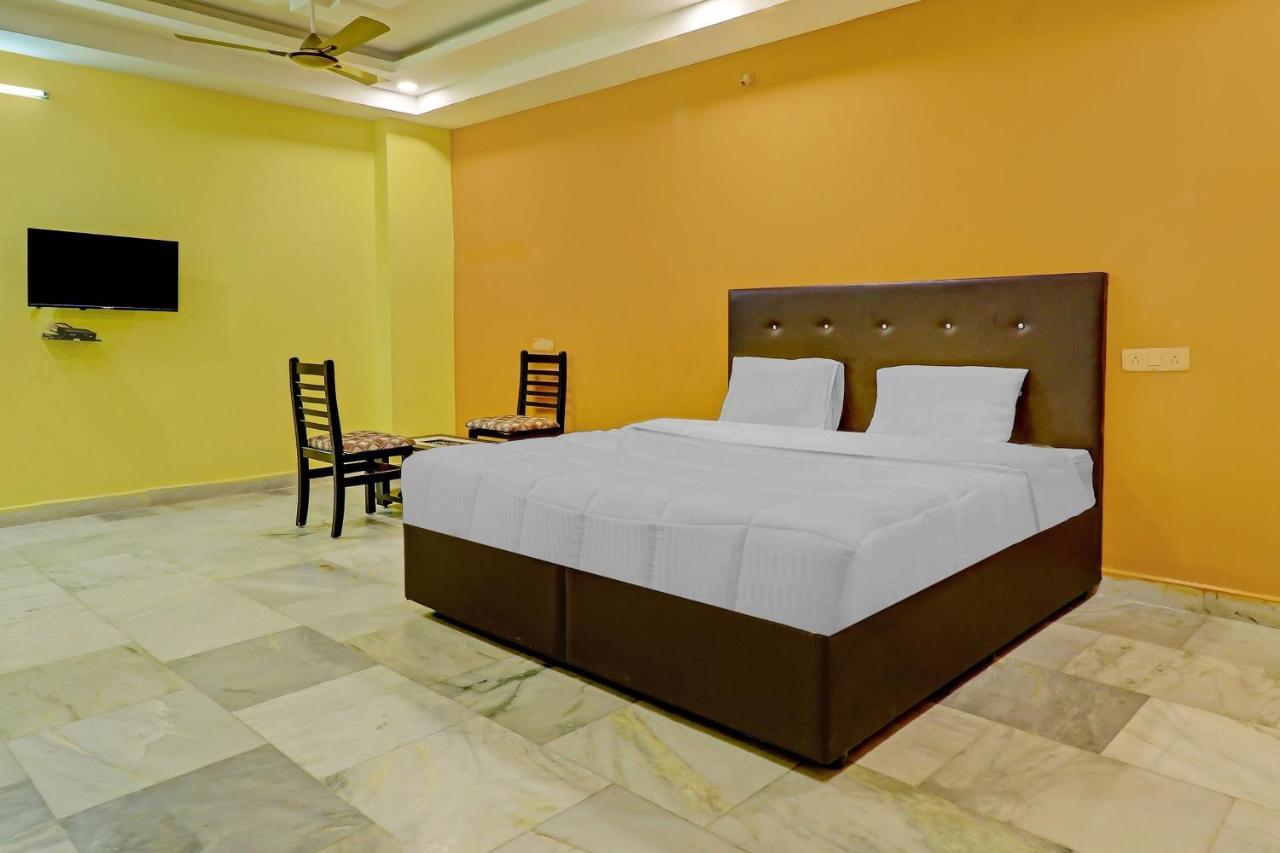 Oyo 81589 Aruna Dwraka Homes Hyderabad Eksteriør bilde