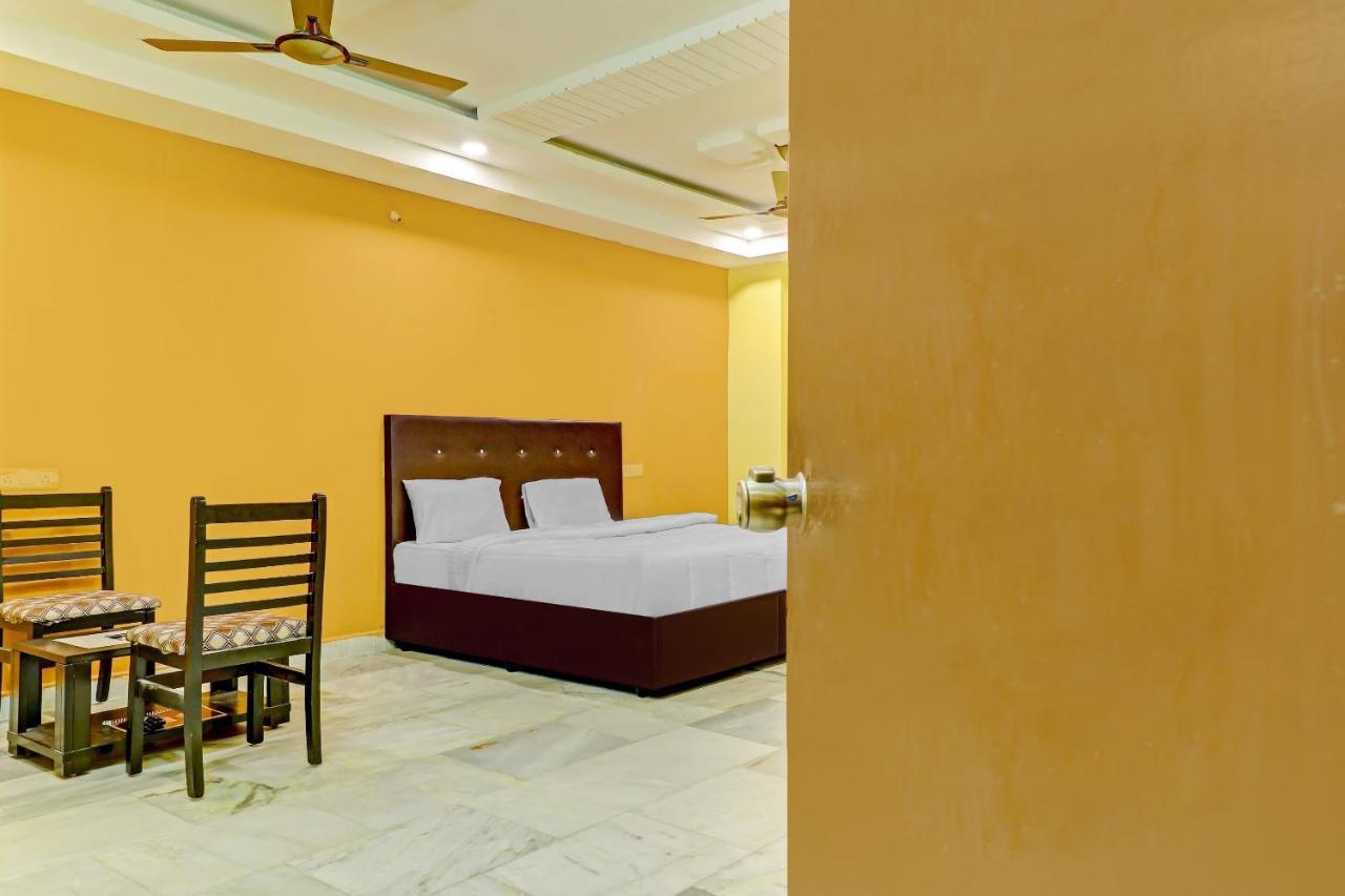 Oyo 81589 Aruna Dwraka Homes Hyderabad Eksteriør bilde