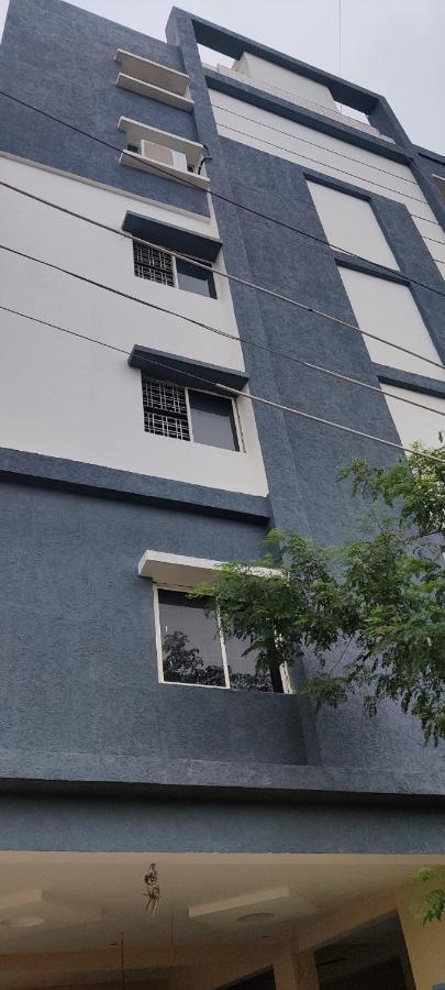 Oyo 81589 Aruna Dwraka Homes Hyderabad Eksteriør bilde