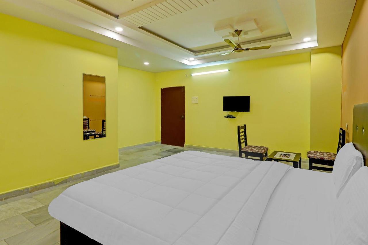 Oyo 81589 Aruna Dwraka Homes Hyderabad Eksteriør bilde