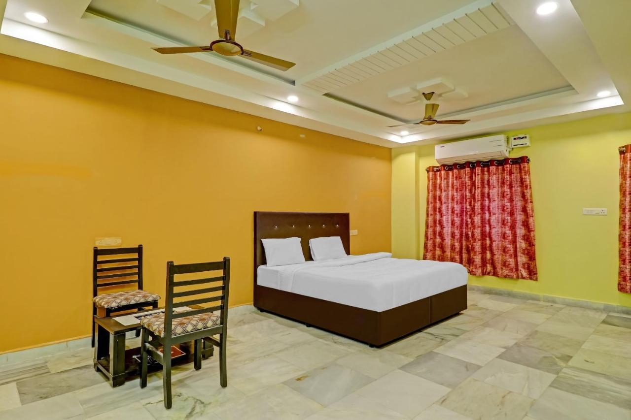 Oyo 81589 Aruna Dwraka Homes Hyderabad Eksteriør bilde
