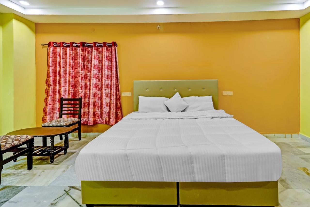 Oyo 81589 Aruna Dwraka Homes Hyderabad Eksteriør bilde